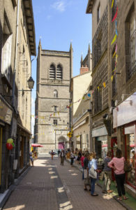 Cantal - Saint-Flour - La rue Marchande.